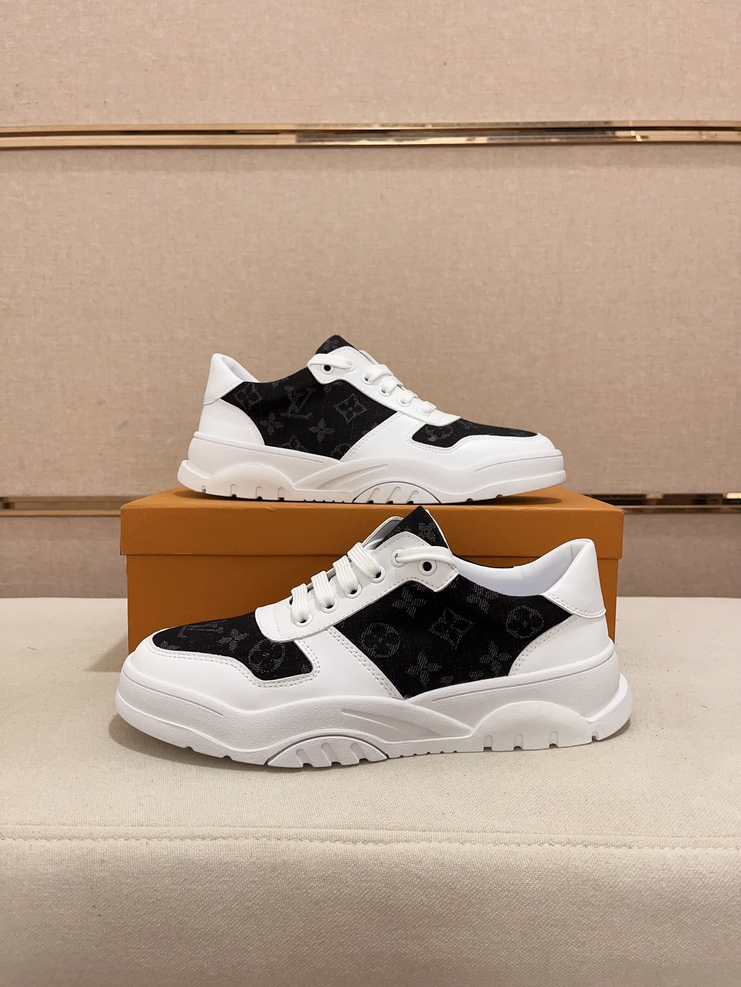 [TOP] Louis Vuitton LV Men's Shoes - 2 Colors