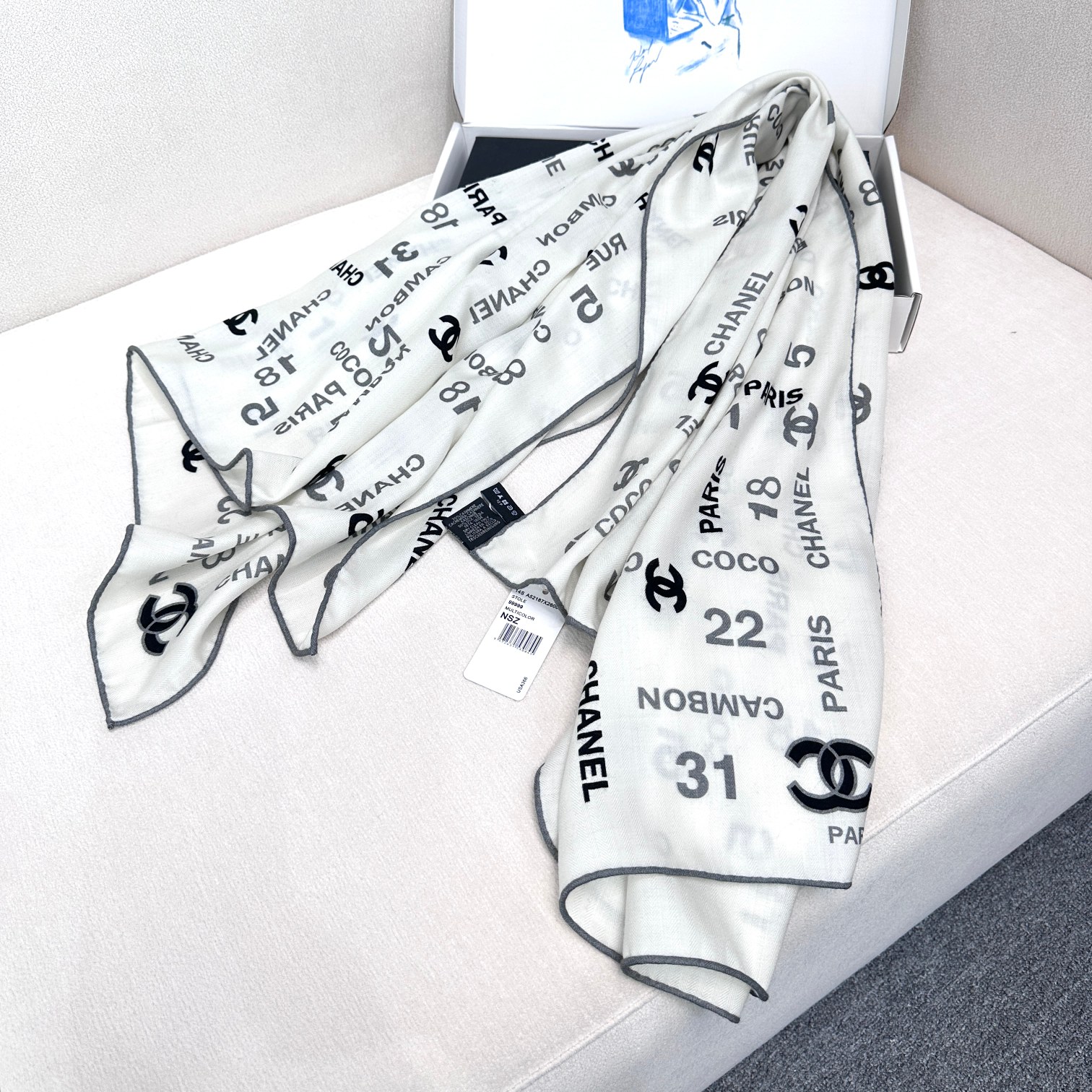 [TOP] CHANEL Cashmere Scarf 140X140 cm - Black and White