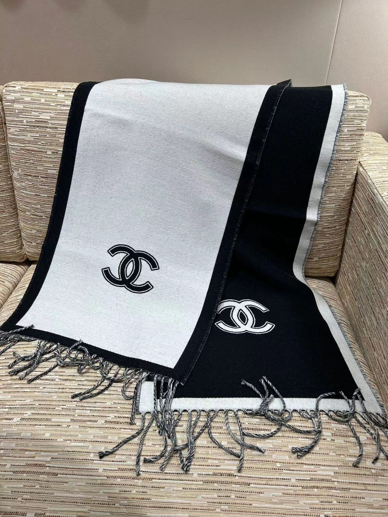 [TOP] CHANEL CC Wool Scarf 34X184 cm - 2 Color