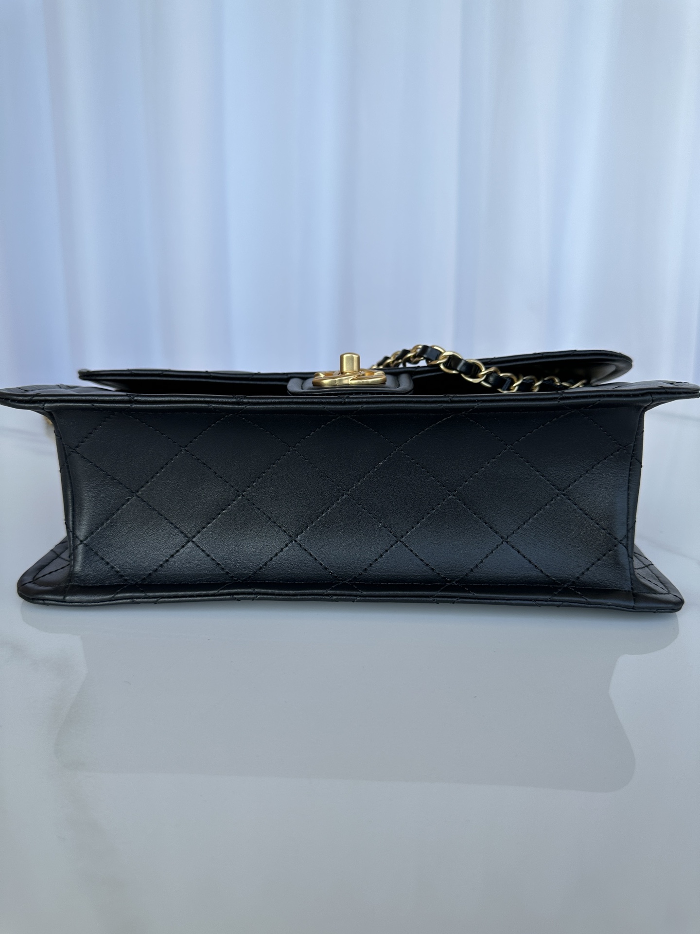 [TOP] CHANEL Lambskin Flap Bag 28X19X9cm - Black