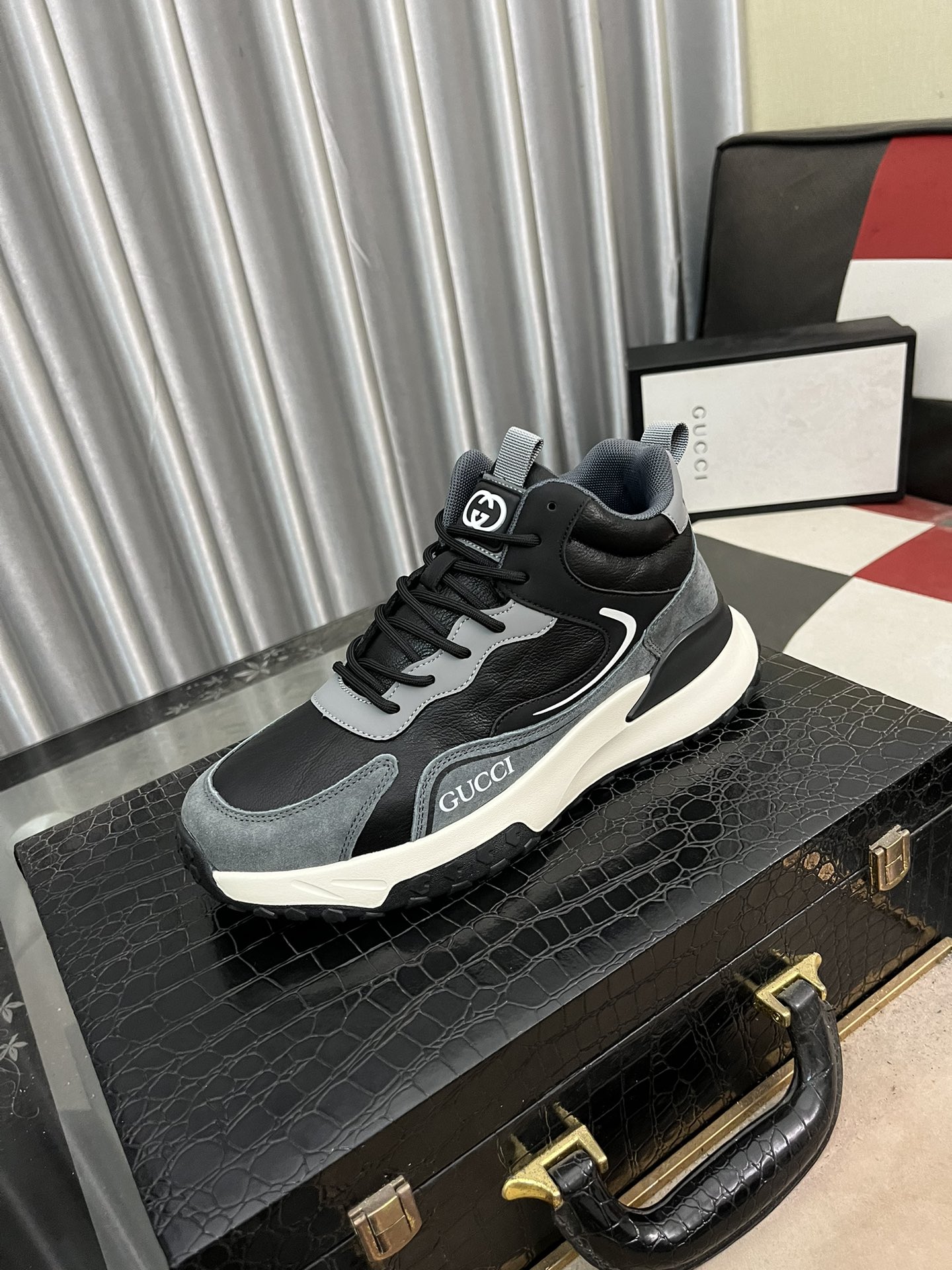 [TOP] GUCCI  SNEAKER-2 Colors