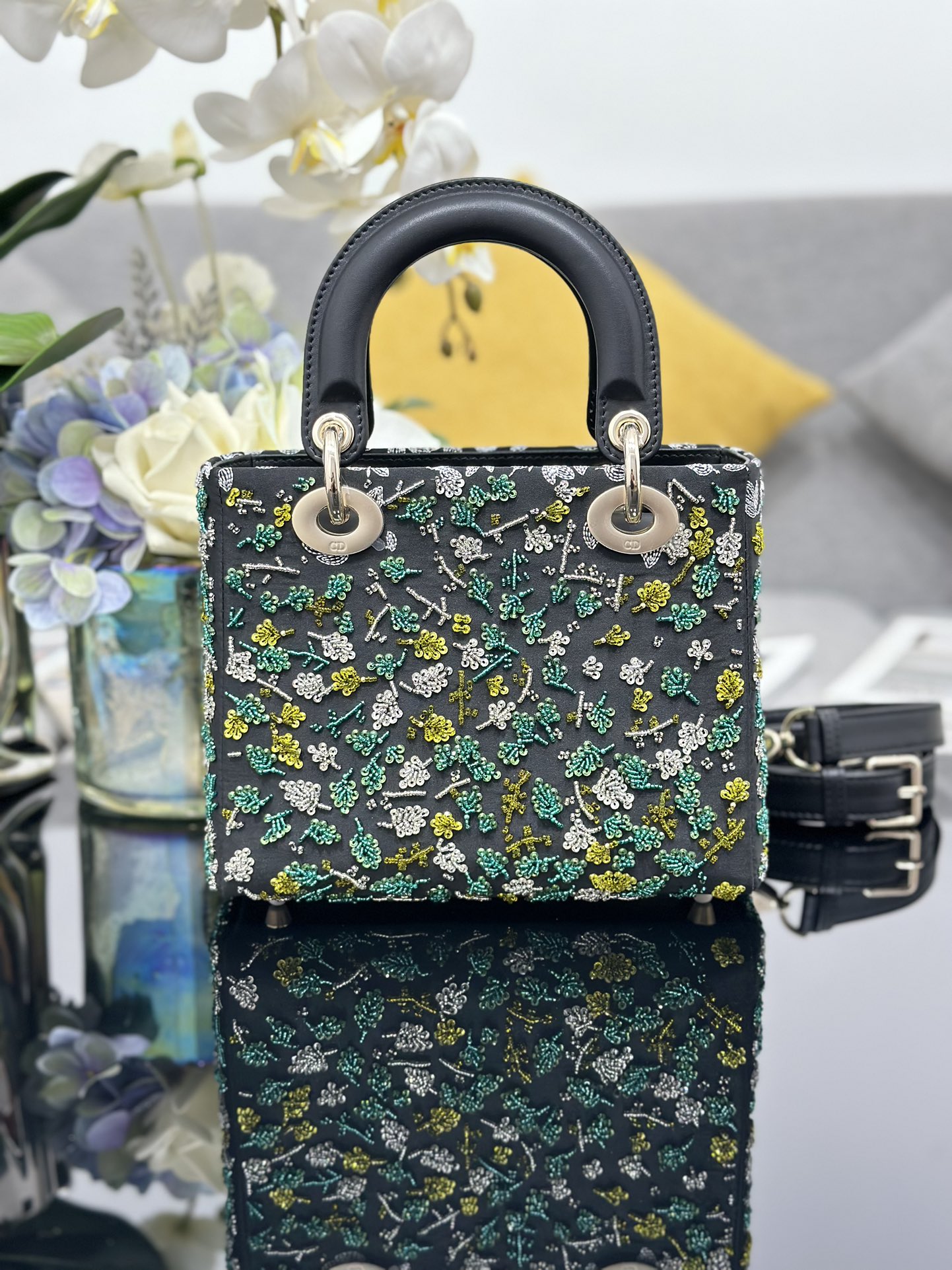 [TOP] Christian Dior Lady Dior Bag 20 x 16.5 x 8cm-Black