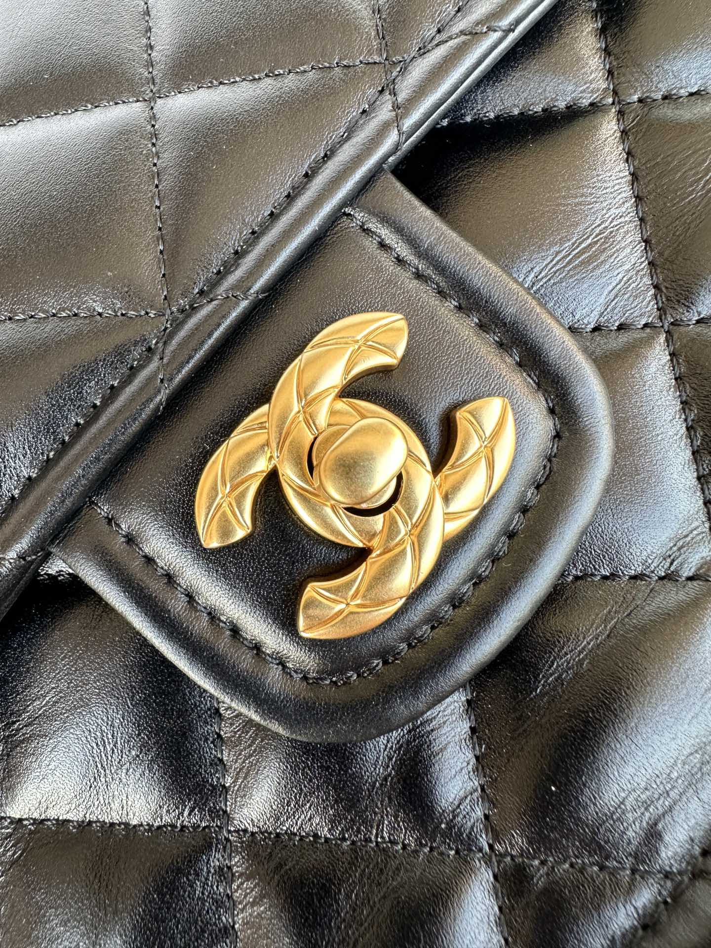 [TOP] CHANEL Lambskin Flap Bag 28X19X9cm - Black