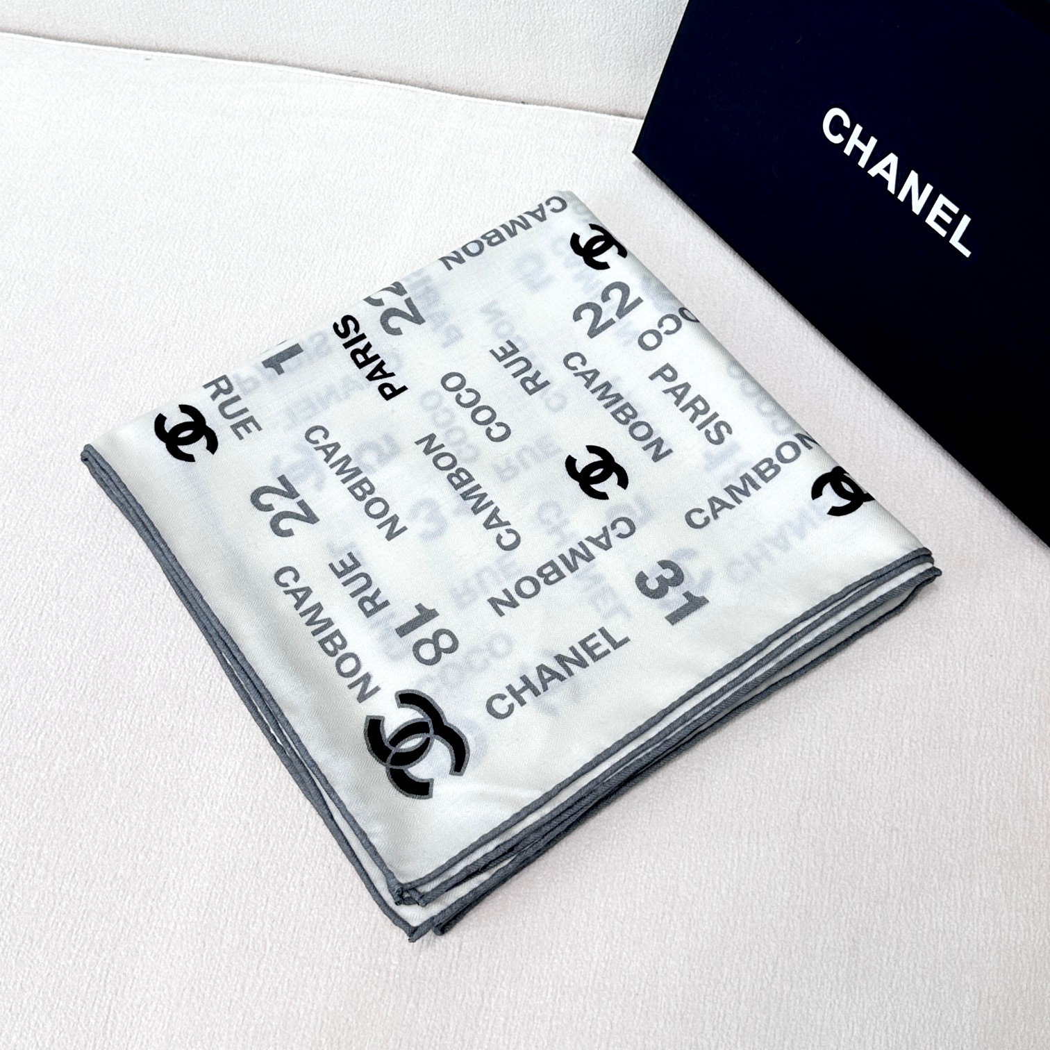 [TOP] CHANEL Cashmere Scarf 140X140 cm - Black and White