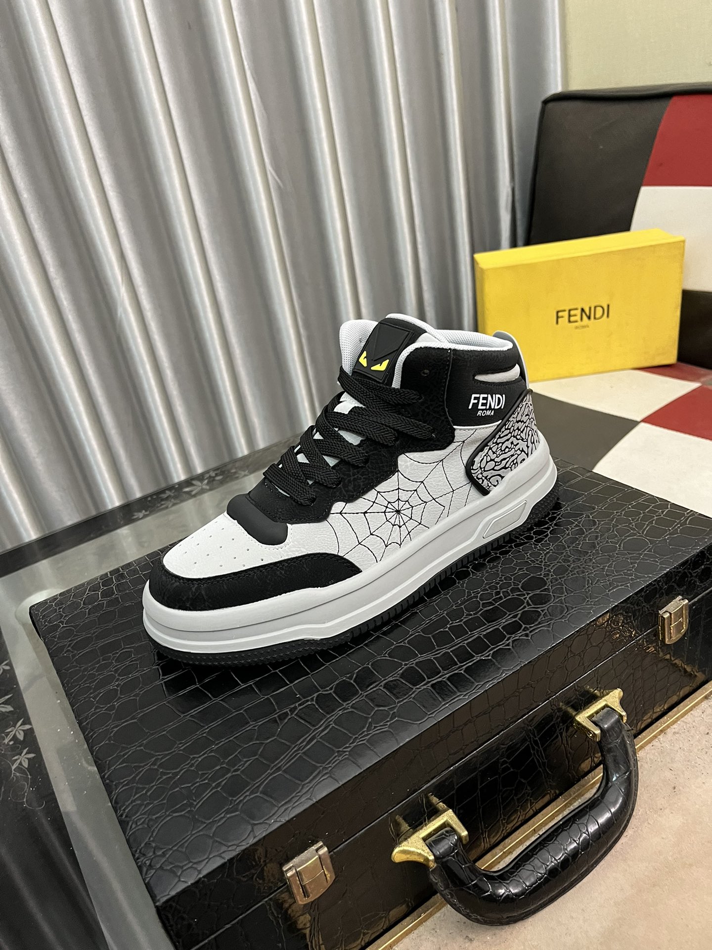 [TOP] FENDI Men's Shoes - Grey