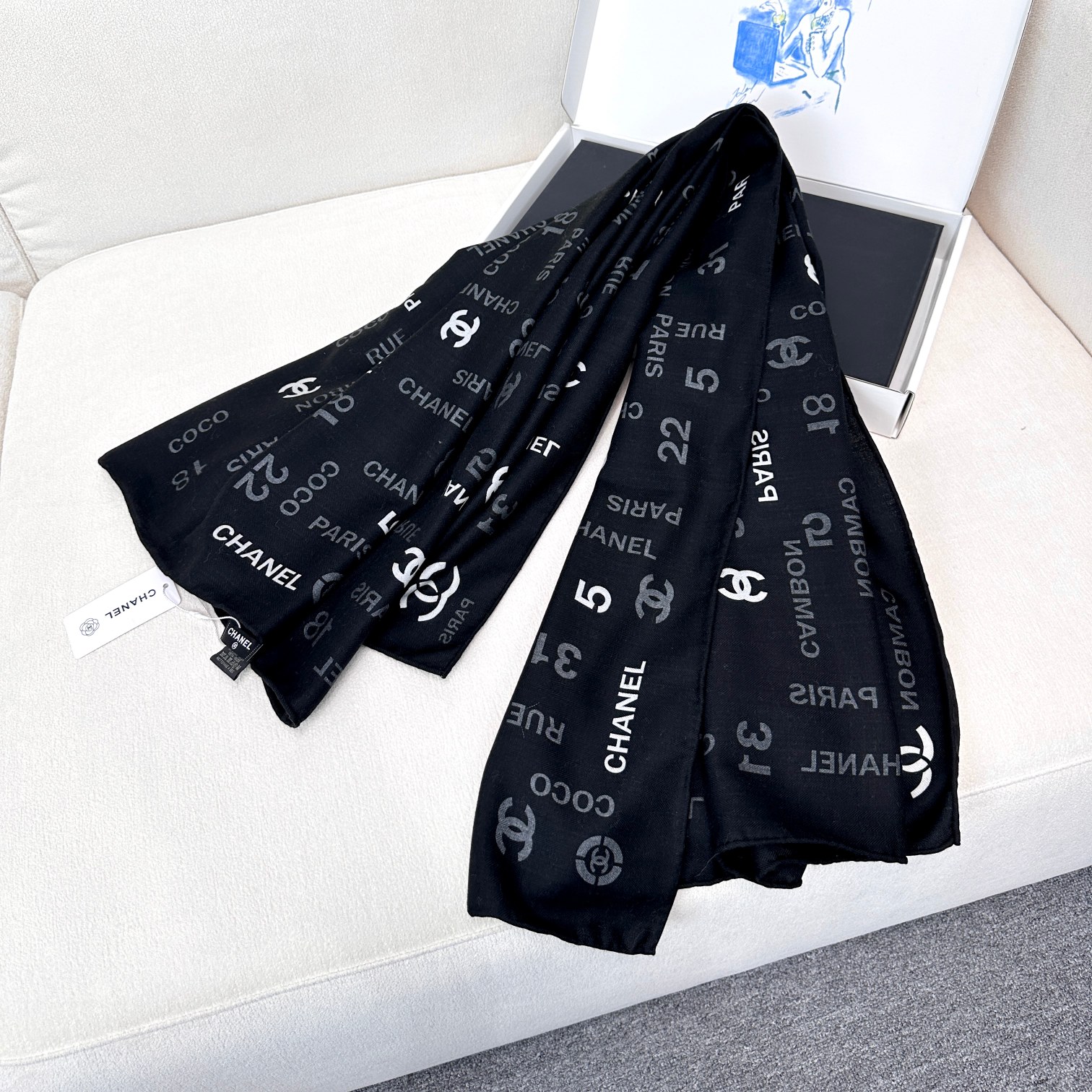 [TOP] CHANEL Cashmere Scarf 140X140 cm - Black and White