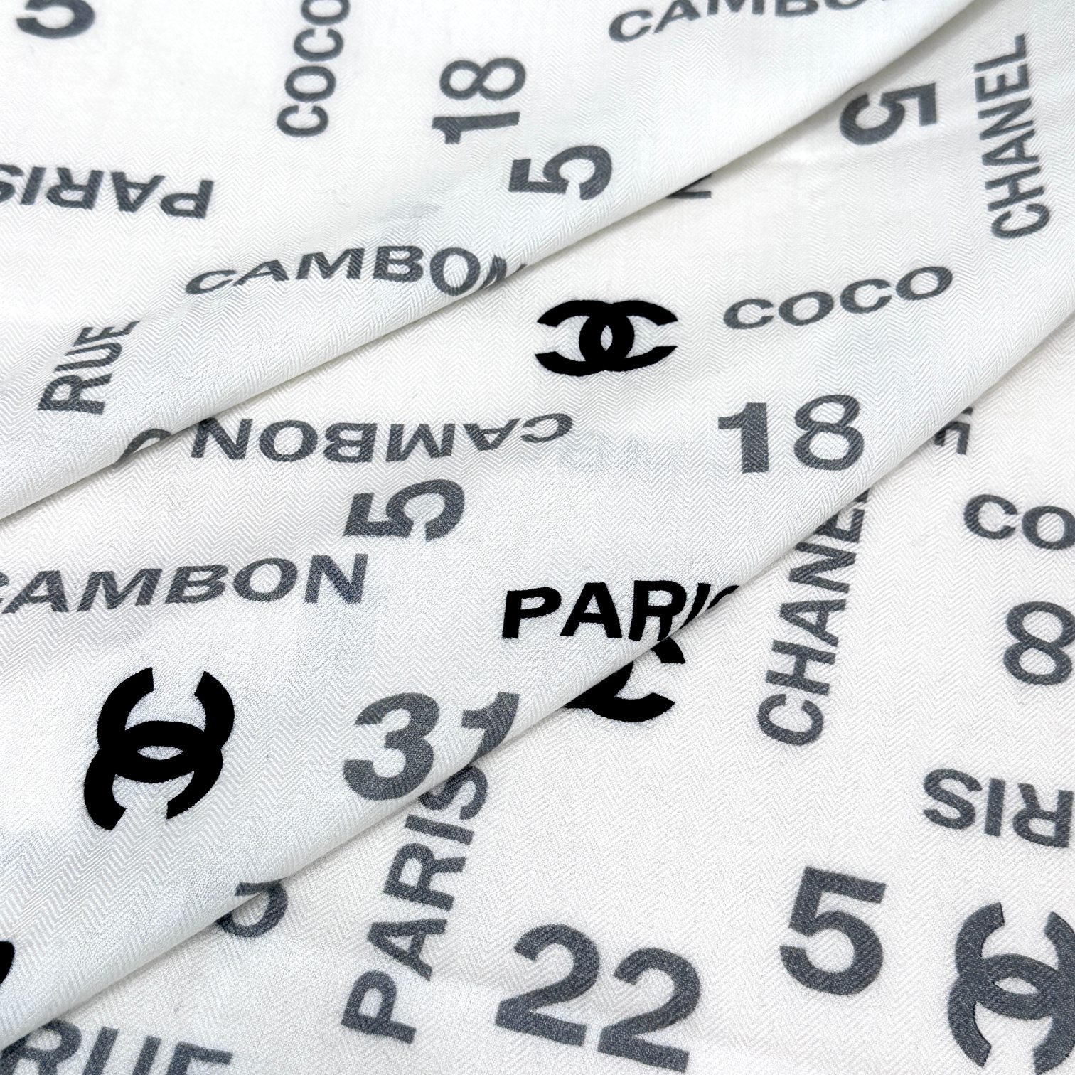 [TOP] CHANEL Cashmere Scarf 140X140 cm - Black and White