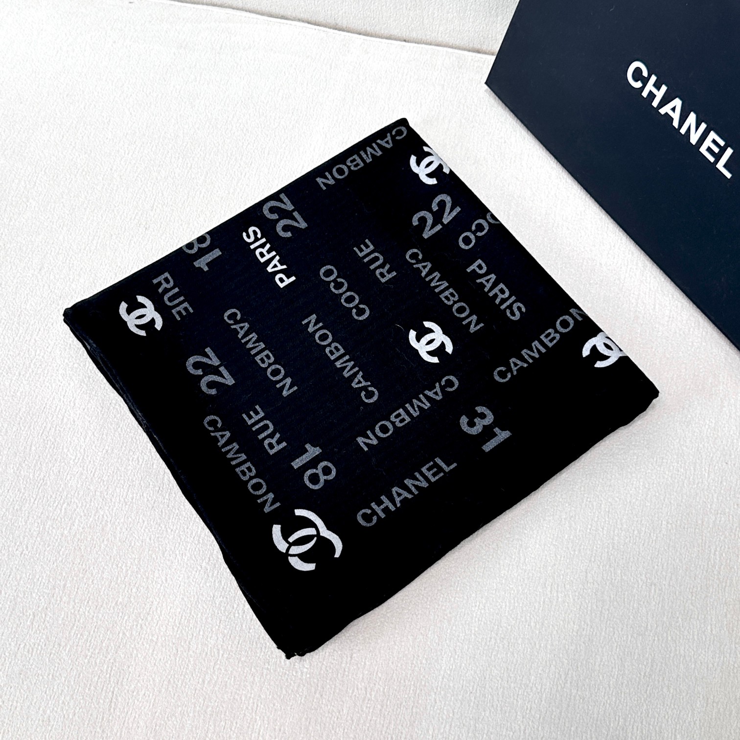 [TOP] CHANEL Cashmere Scarf 140X140 cm - Black and White