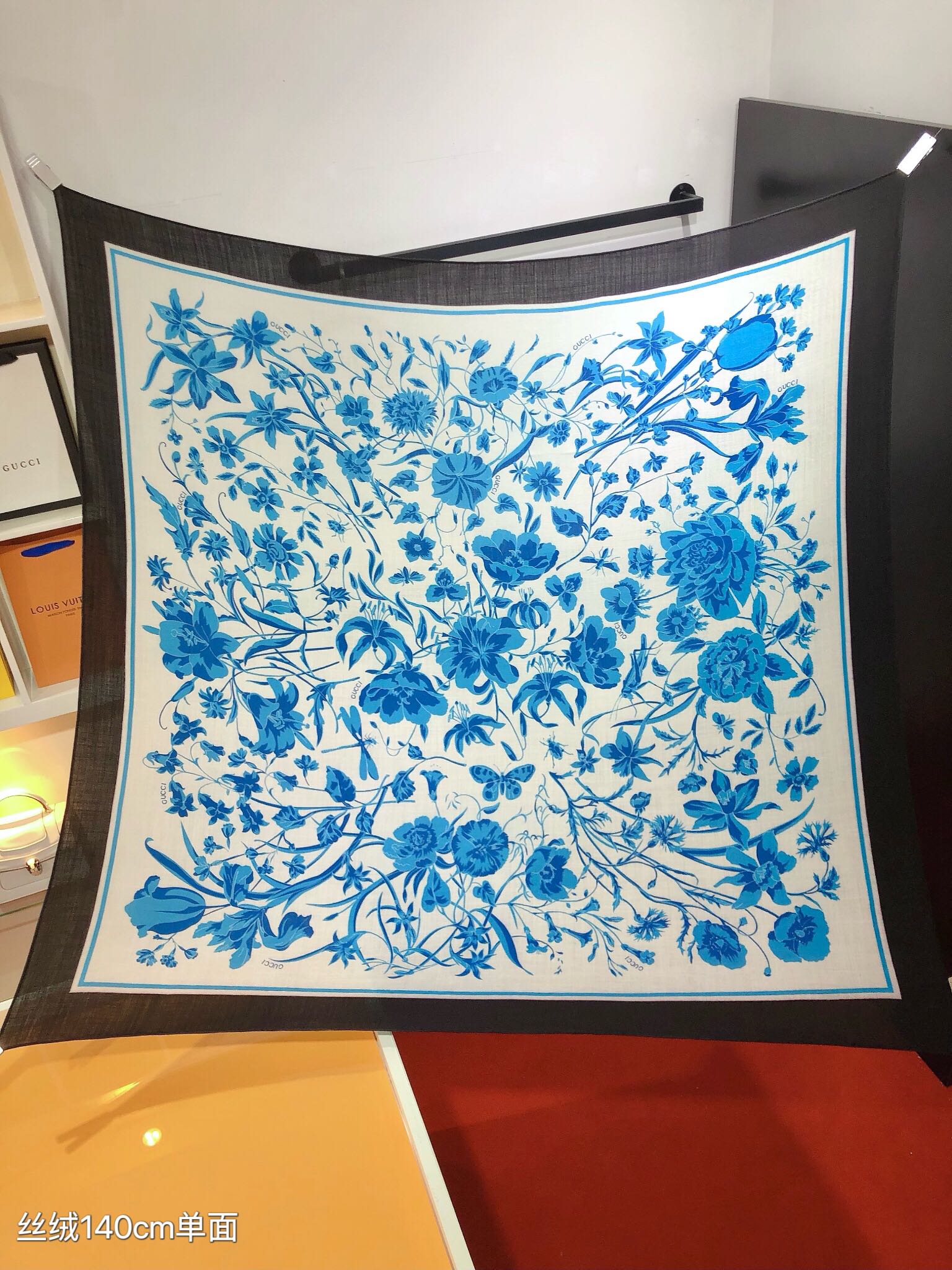 [TOP] GUCCI Florial Square Scarf 140 x 140 cm - 2 Colors