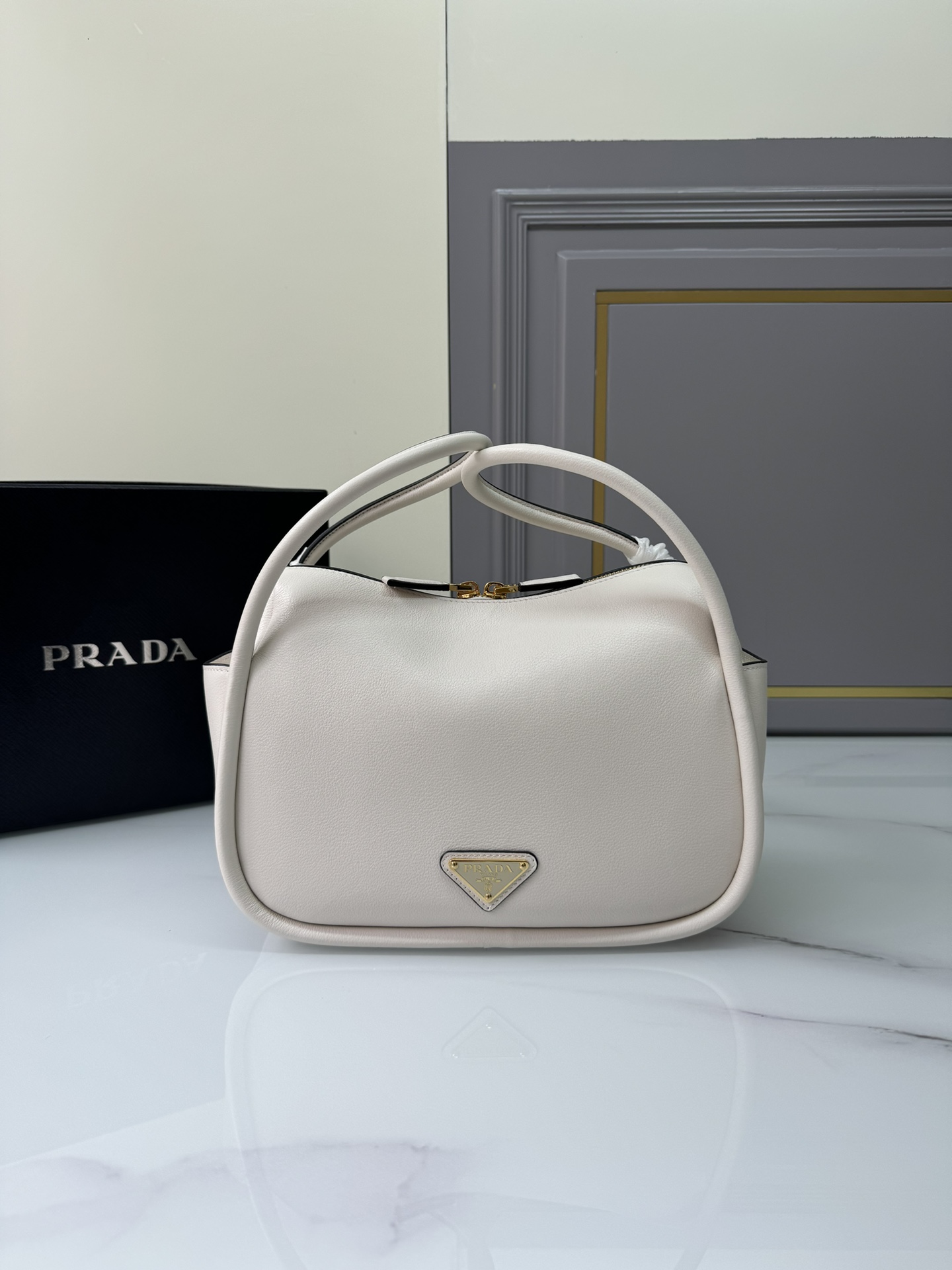 [Top] PRADA Lindy Bowling Bag calfskin Bag 25*18*10.5cm - 3 Colors - 711 Luxury