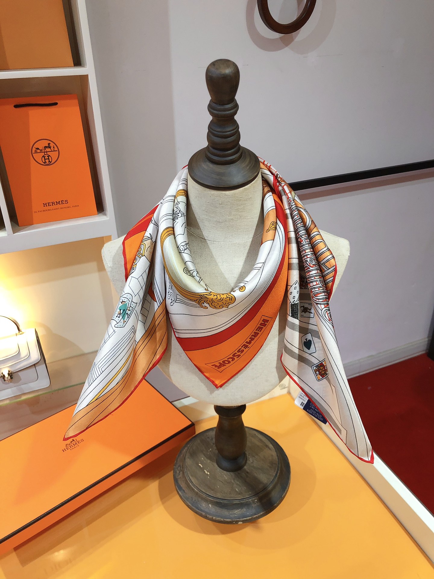 [TOP] HERMES Silk Mystere Au 24 Faubourg Scarf 90 x 90 cm - 4 Colors