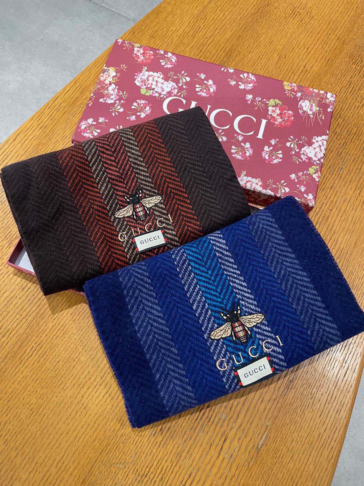 [TOP] GUCCI Bee Cashmere Scarf 30 x 180 cm - 2 Colors