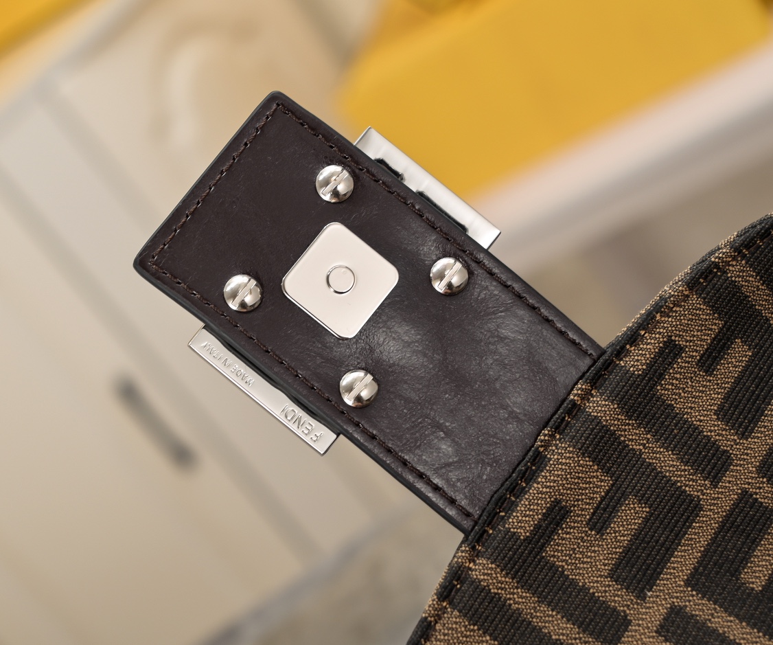 [TOP] FENDI Zucca Canvas And Leather Mama Baguette Bag 26×10×18cm -Brown