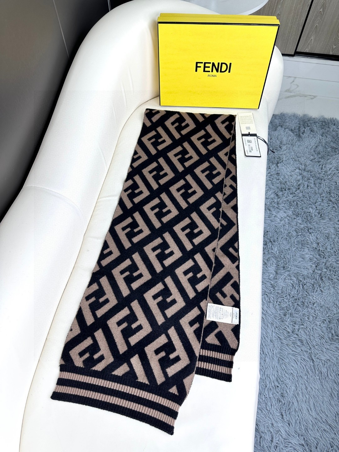[TOP] FENDI Wool Monogram Rectangle Scarf
