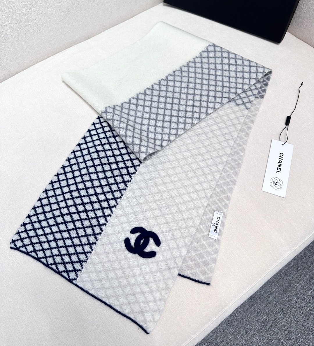 [TOP] Chanel Cashmere Scarf 38 x 190 cm