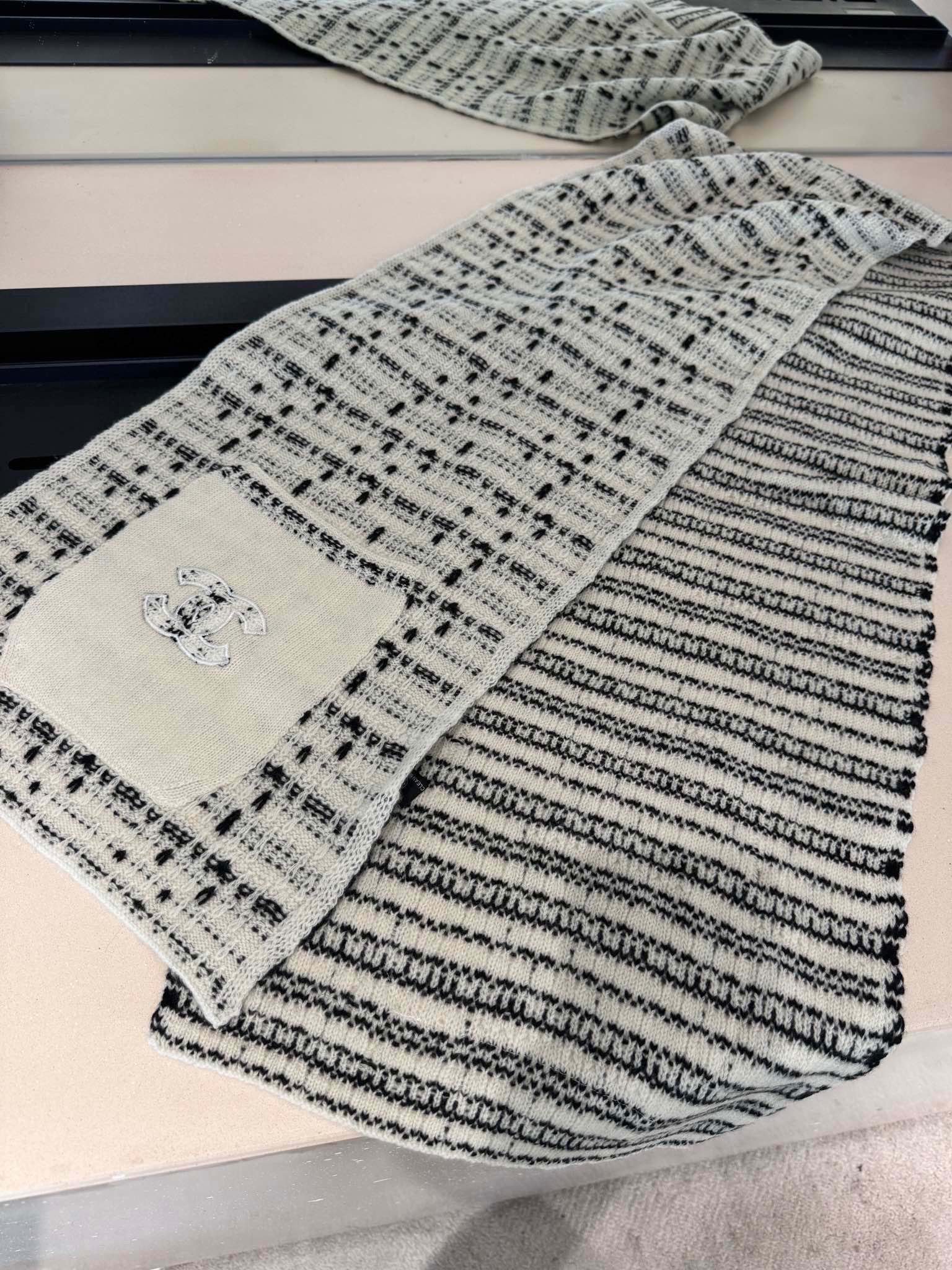 [TOP] Chanel Cashmere Scarf 30*180cm