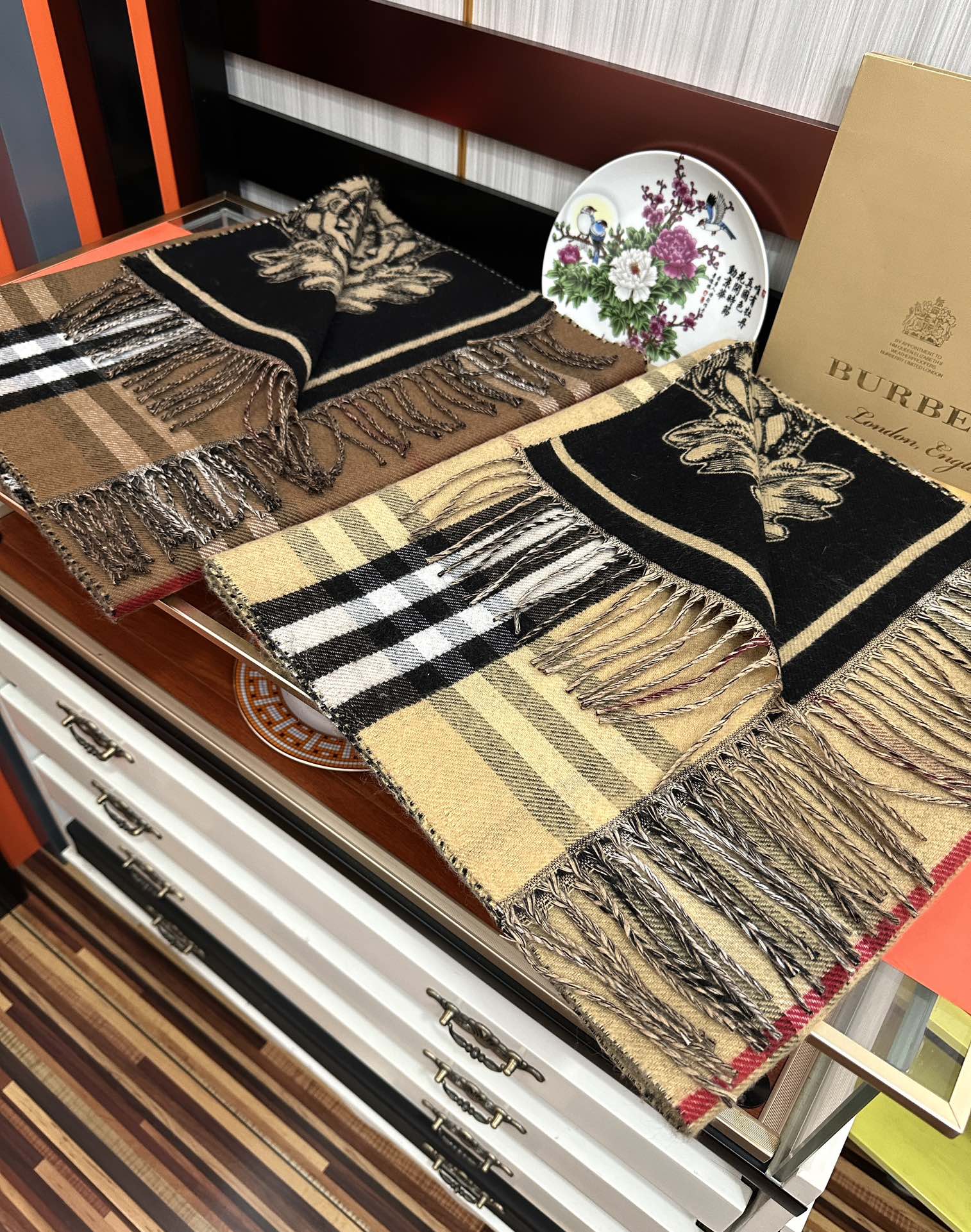 [TOP] BURBERRY Cashmere Scarf 230cmx50cm  - 2 Colors