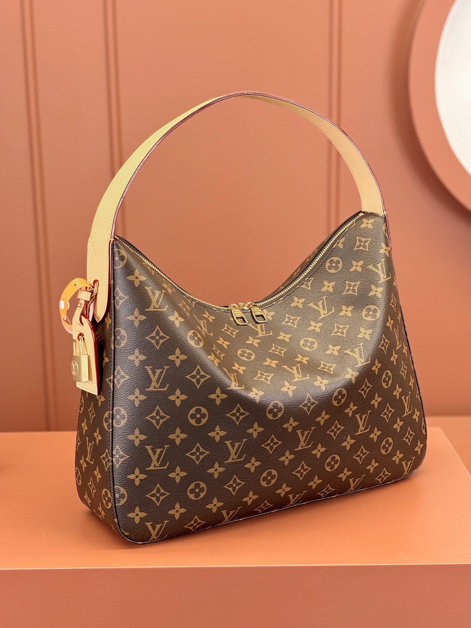 [TOP] Louis Vuitton LV L*V Grand Palais Monogram Bag 40x31x11cm