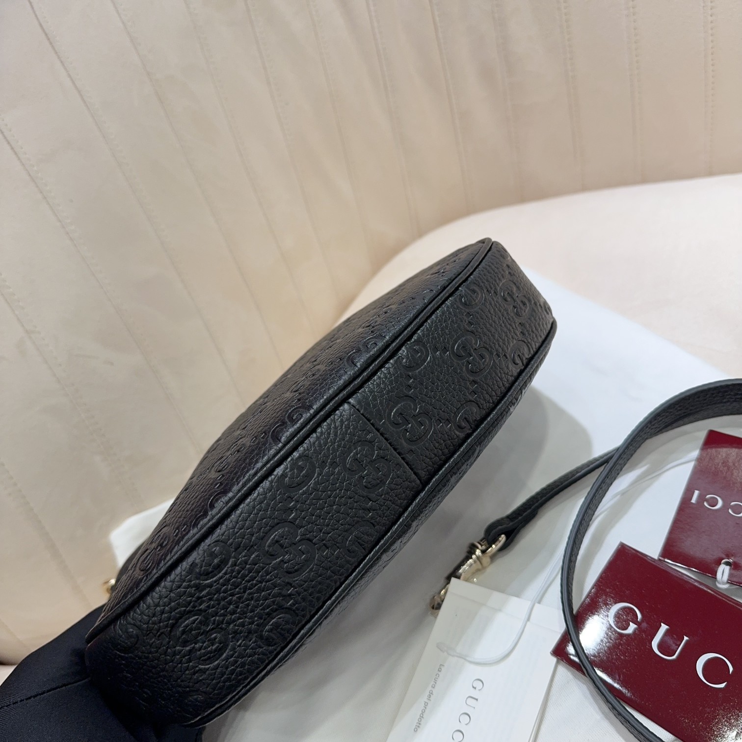 [TOP] GUCCI G*G Emblem bag Small Half-Moon Bag 25.5*20*5cm - Black