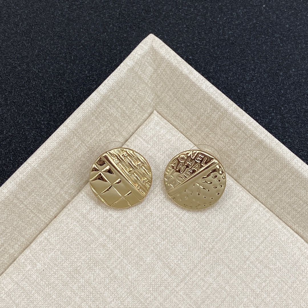 [TOP] CHANEL Circle Earrings - Gold