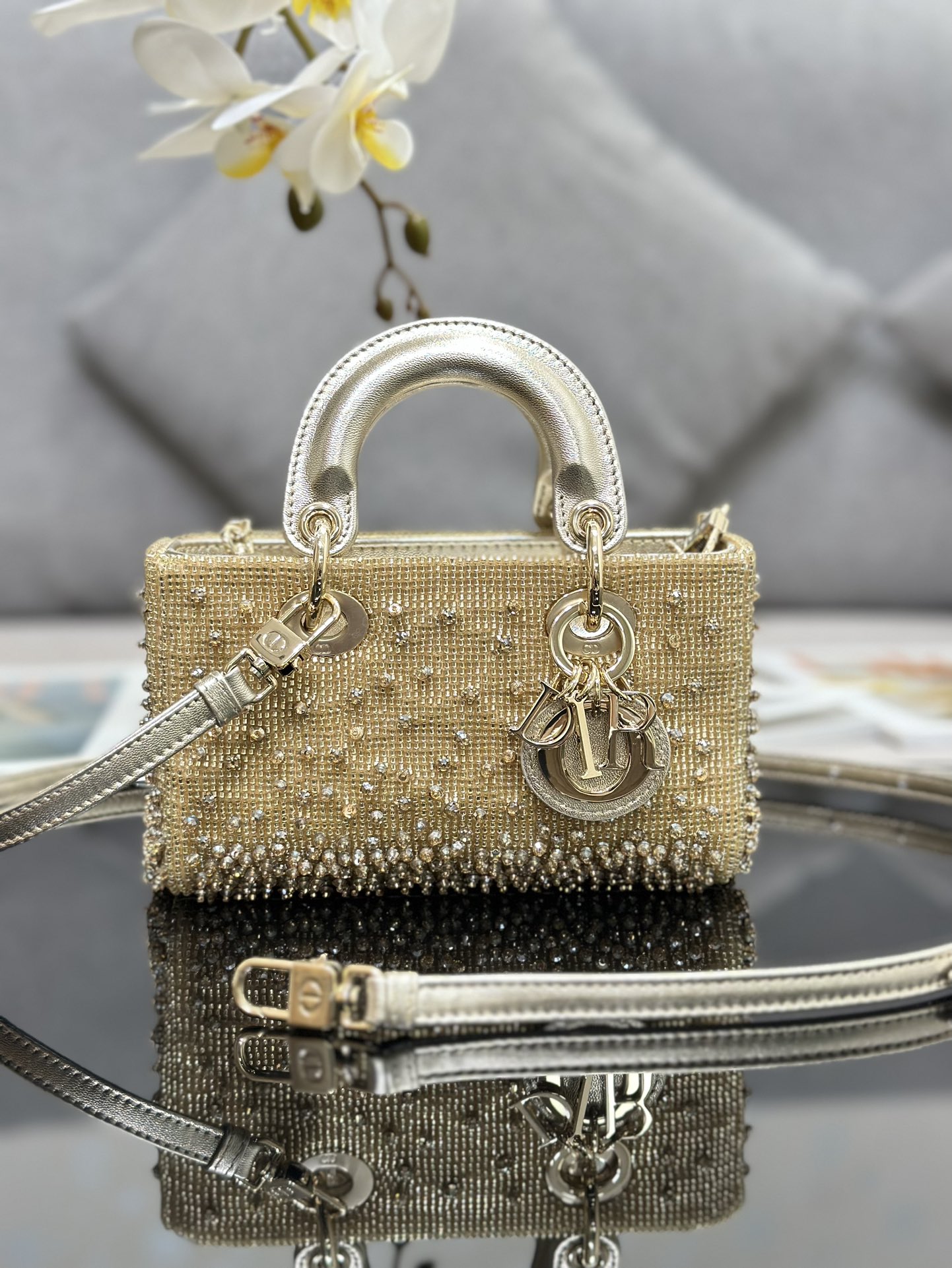 [TOP] Christian Dior Super Mini Embroidery Beads Lady D-Joy Bag 16*9*5cm -2 Colors