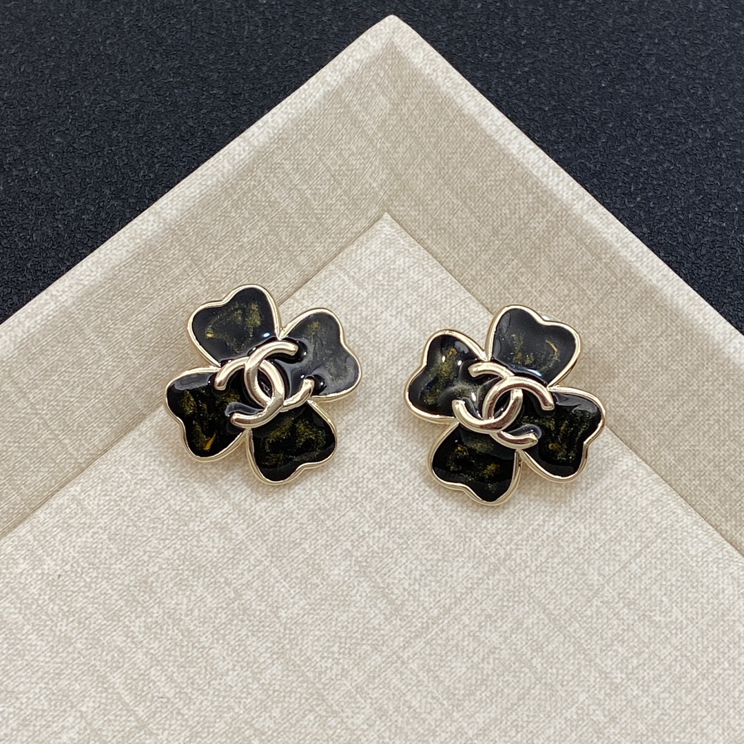 [TOP] CHANEL Four Leaf Clover Earrings - BLack