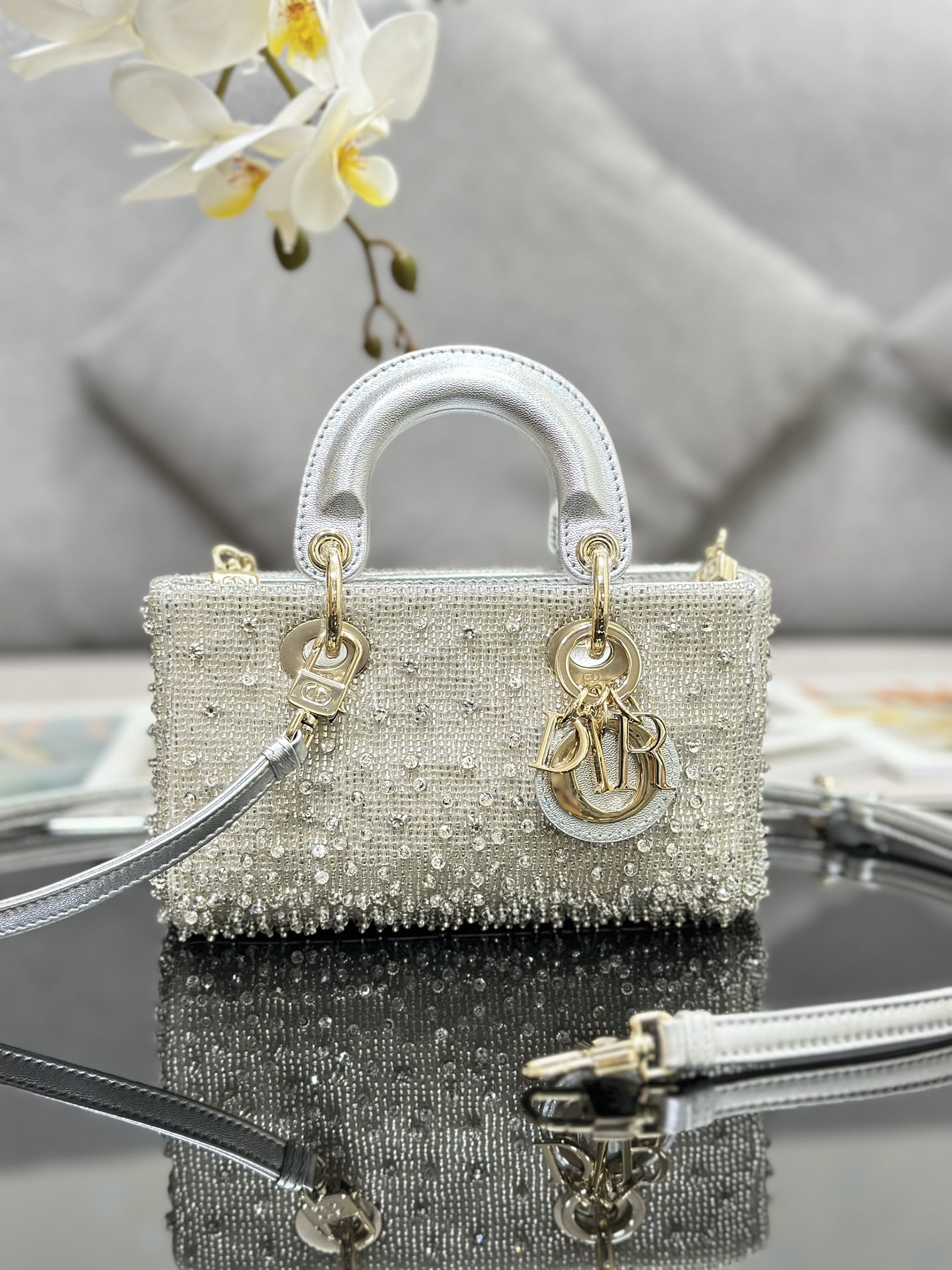 [TOP] Christian Dior Super Mini Embroidery Beads Lady D-Joy Bag 16*9*5cm -2 Colors