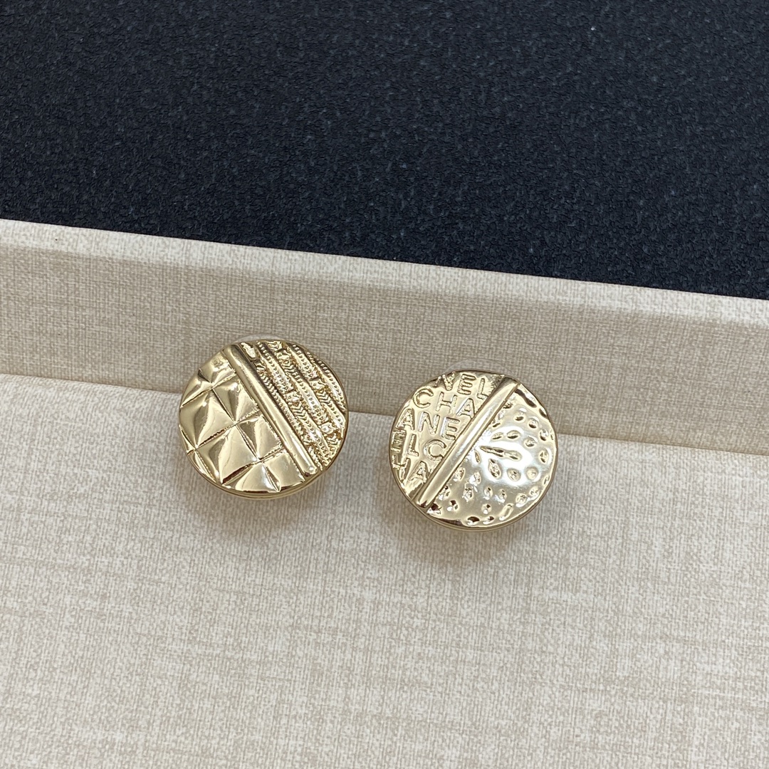 [TOP] CHANEL Circle Earrings - Gold