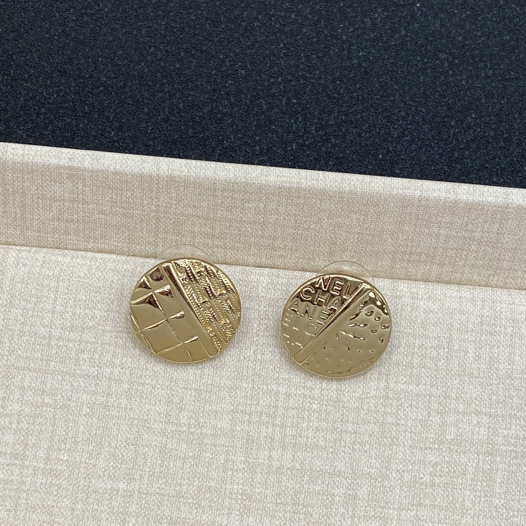 [TOP] CHANEL Circle Earrings - Gold