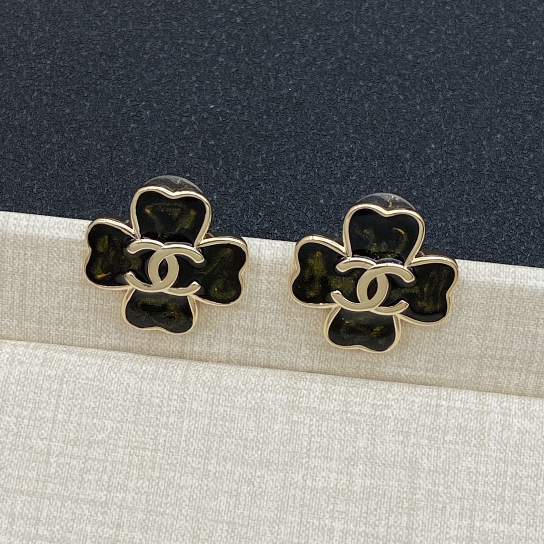 [TOP] CHANEL Four Leaf Clover Earrings - BLack