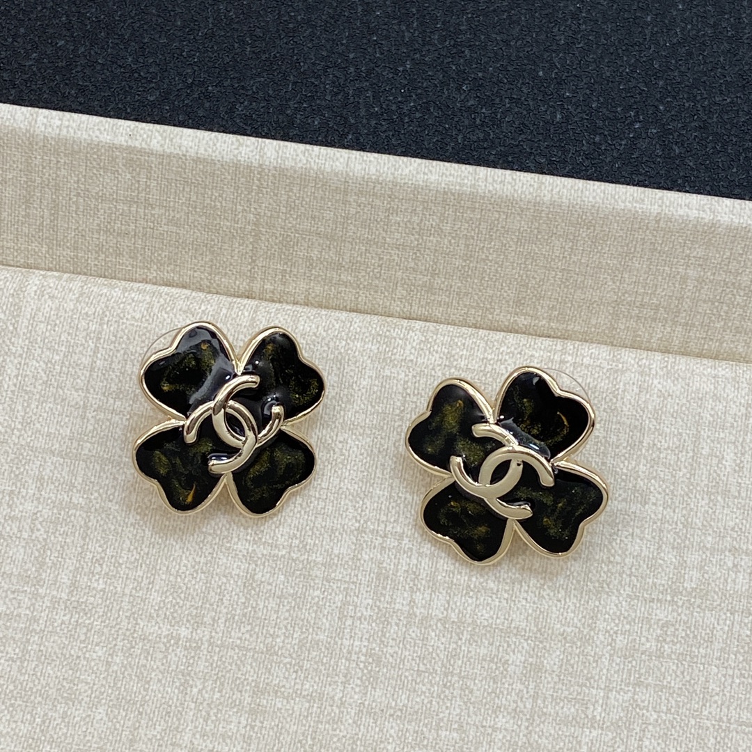 [TOP] CHANEL Four Leaf Clover Earrings - BLack