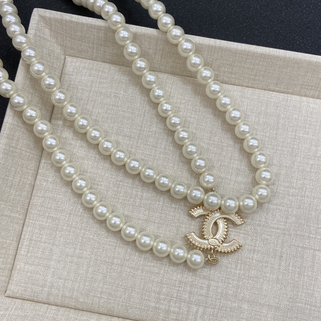 [TOP] CHANEL Pearl Necklace - Gold