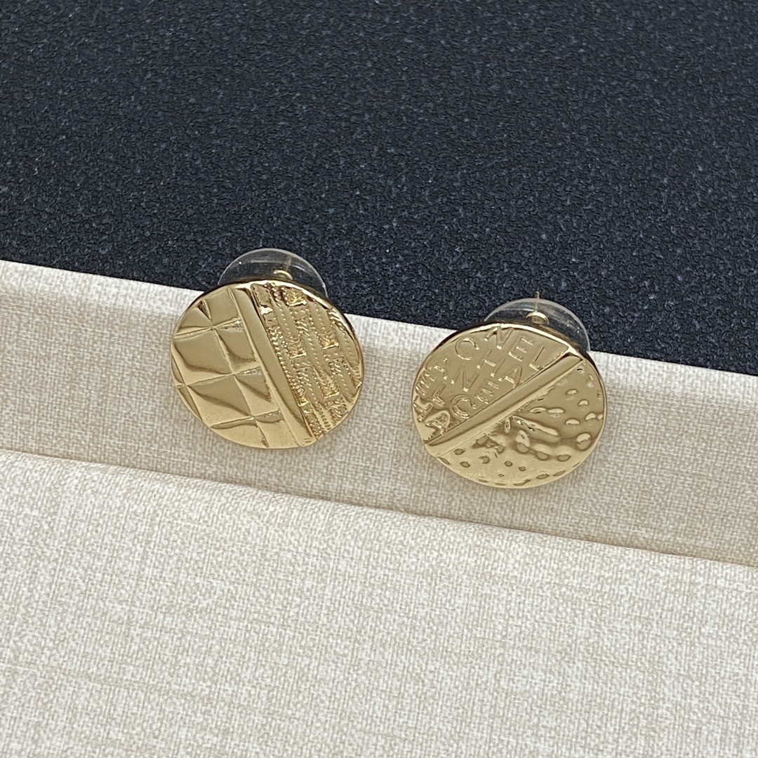 [TOP] CHANEL Circle Earrings - Gold