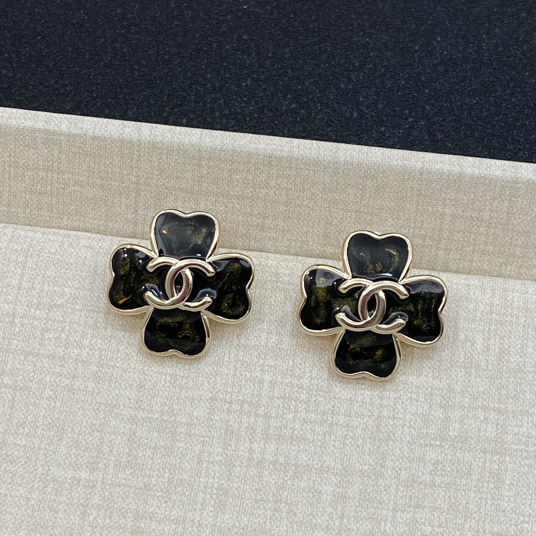 [TOP] CHANEL Four Leaf Clover Earrings - BLack