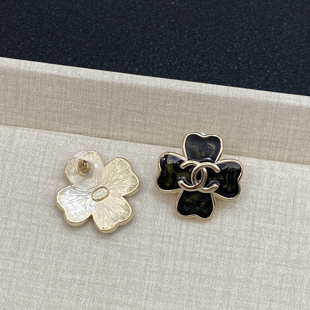 [TOP] CHANEL Four Leaf Clover Earrings - BLack