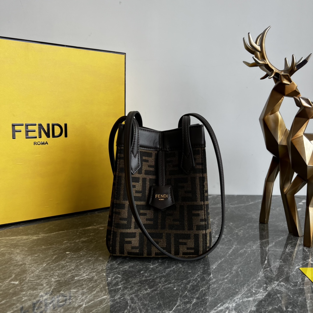 [TOP] FENDI Roll Bag 15*15*19cm - Brown