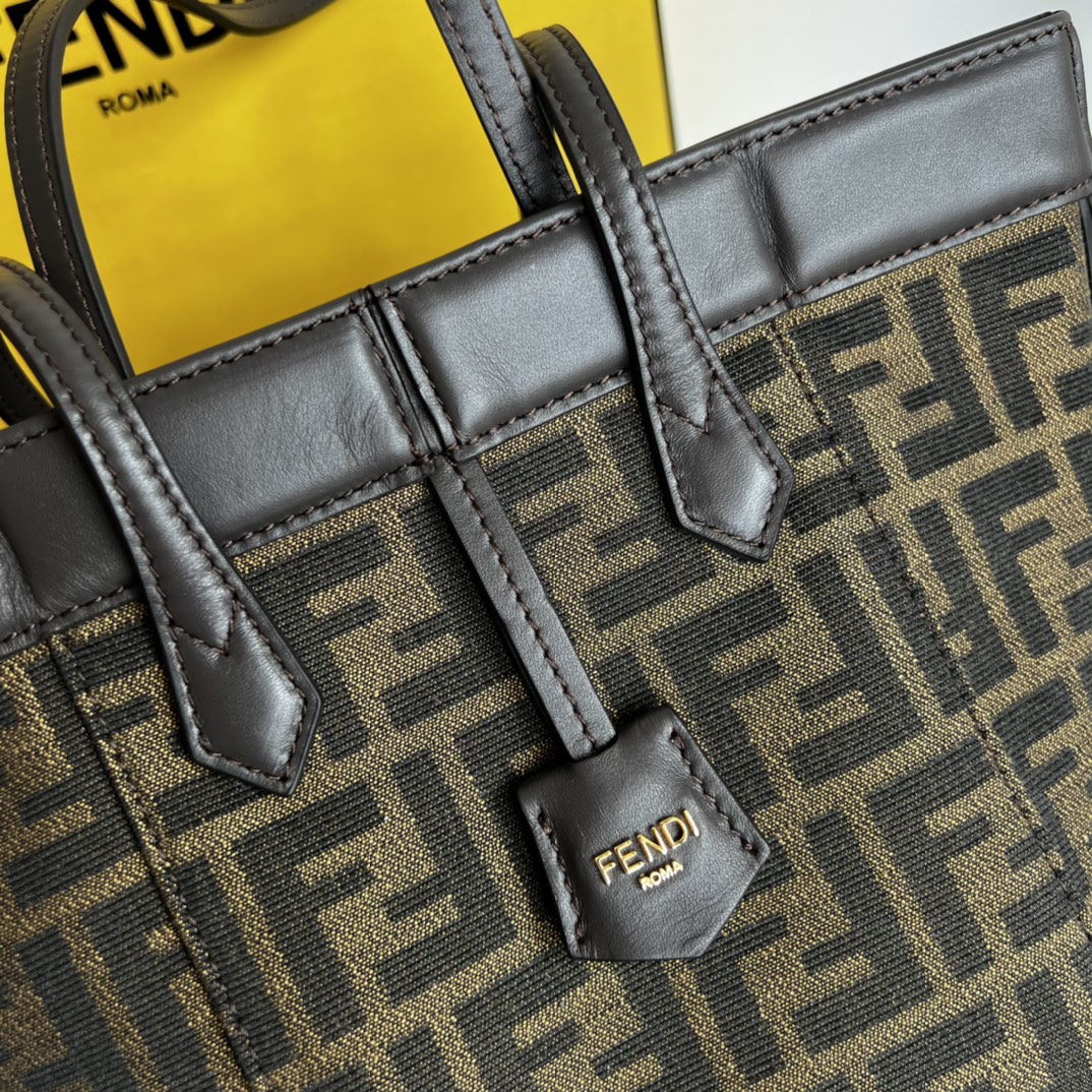 [TOP] FENDI Roll Bag 15*15*19cm - Brown