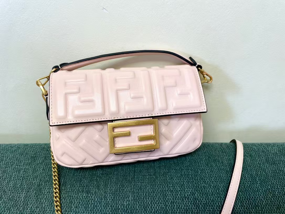 [TOP] FENDI FENDI Baguette Chain Bag 19*4*10cm - 6 Colour