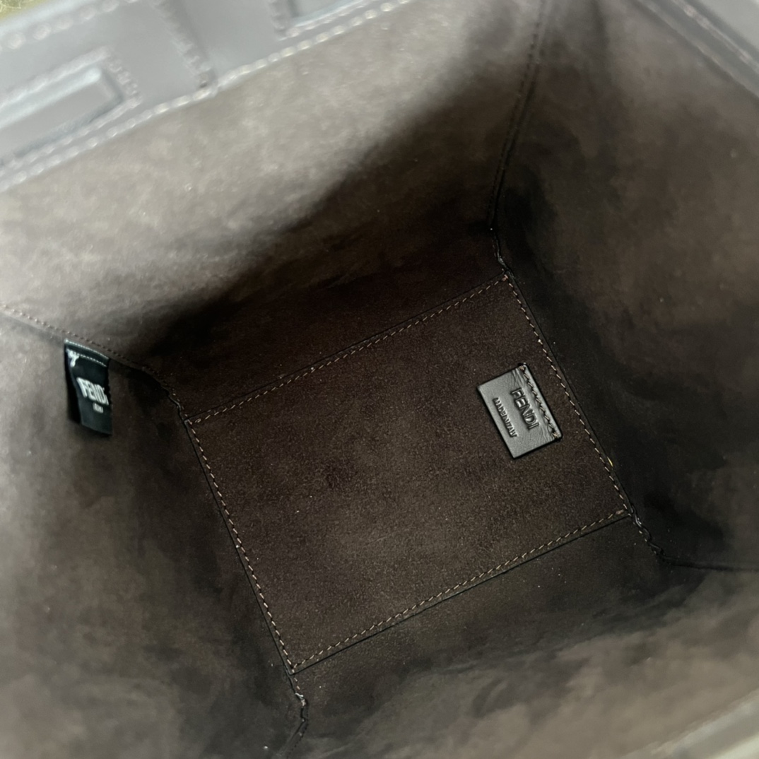 [TOP] FENDI Roll Bag 15*15*19cm - Brown