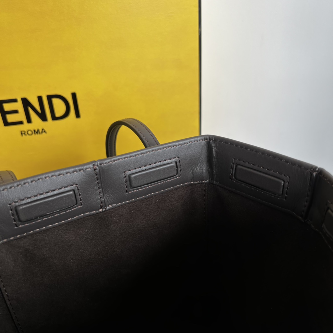 [TOP] FENDI Roll Bag 15*15*19cm - Brown