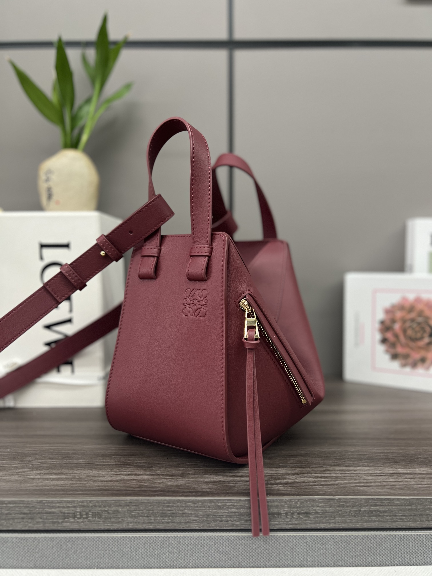 [TOP] LOEWE Hammock Bag 20x19x14cm - Red