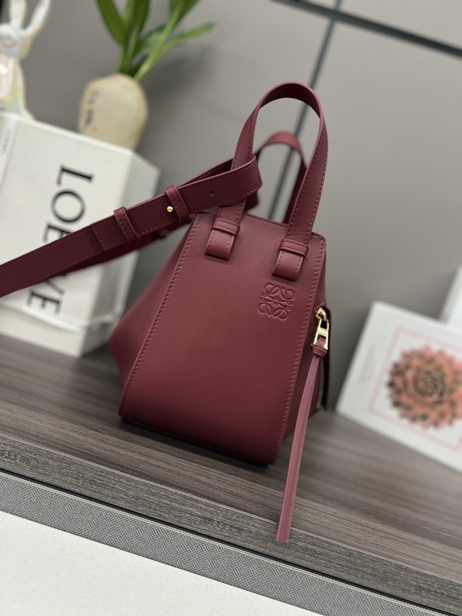 [TOP] LOEWE Hammock Bag 20x19x14cm - Red