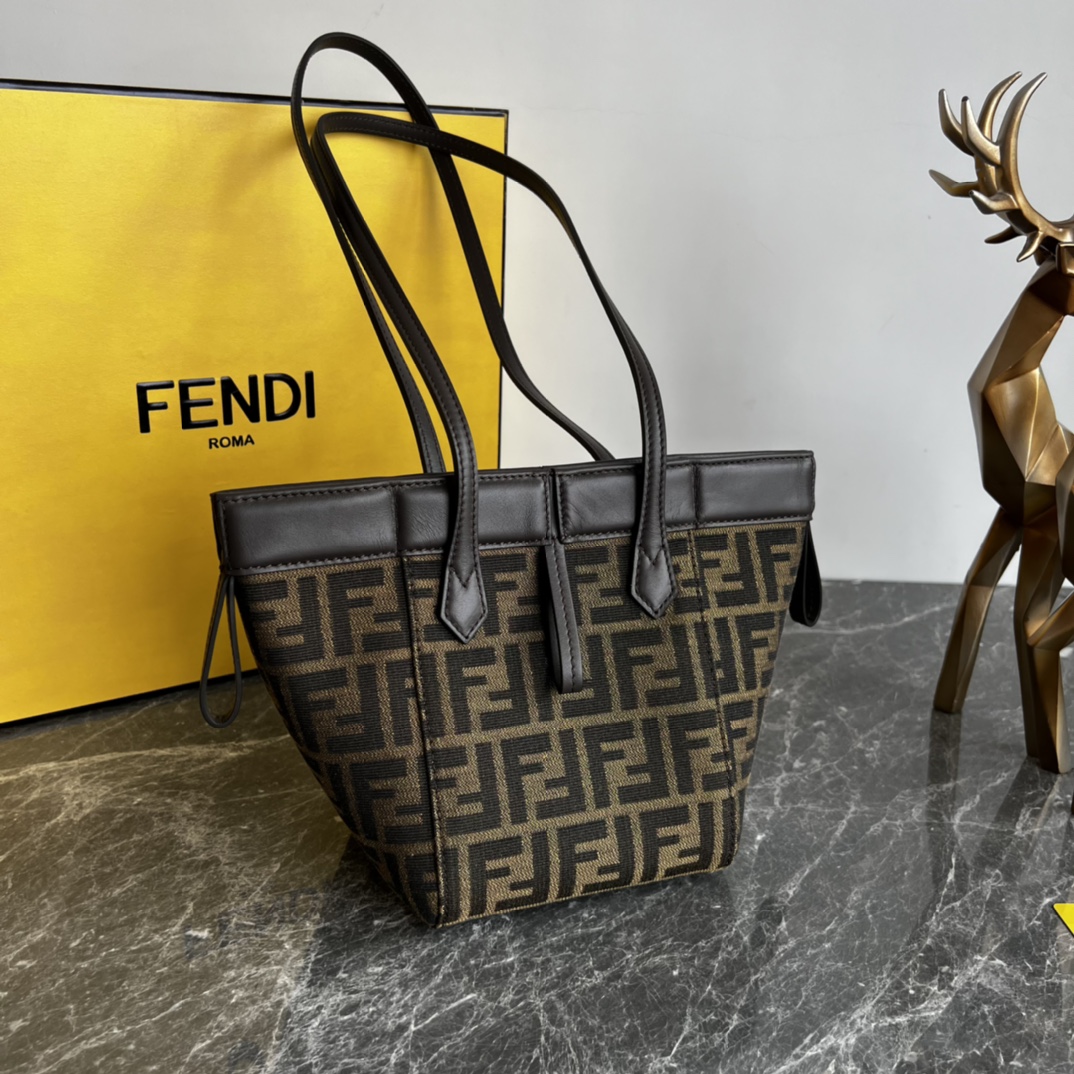 [TOP] FENDI Roll Bag 15*15*19cm - Brown