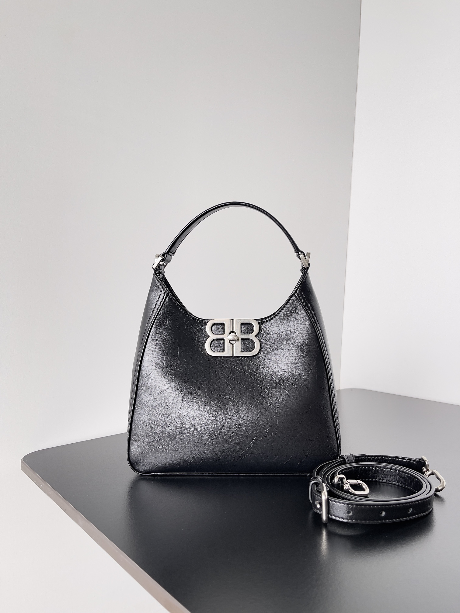 [TOP] BALENCIAGA  BB Soft Small Hobo Bag 20 x 20.5 x 6.8cm - 2 Colors