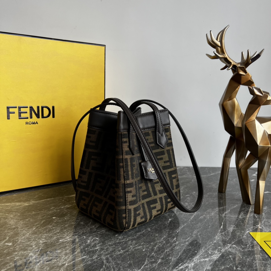 [TOP] FENDI Roll Bag 15*15*19cm - Brown