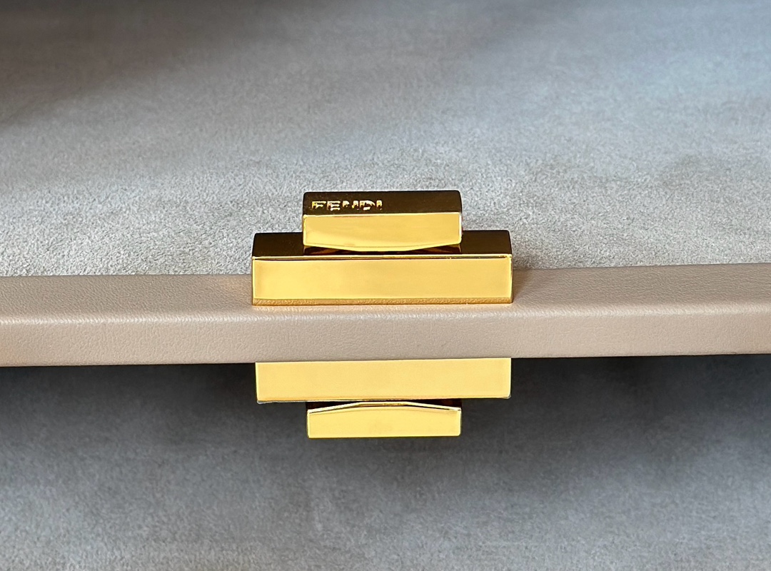 [TOP] FENDI Peekaboo Large Cowhide Bag 40.5*13*28cm - 2 Colour