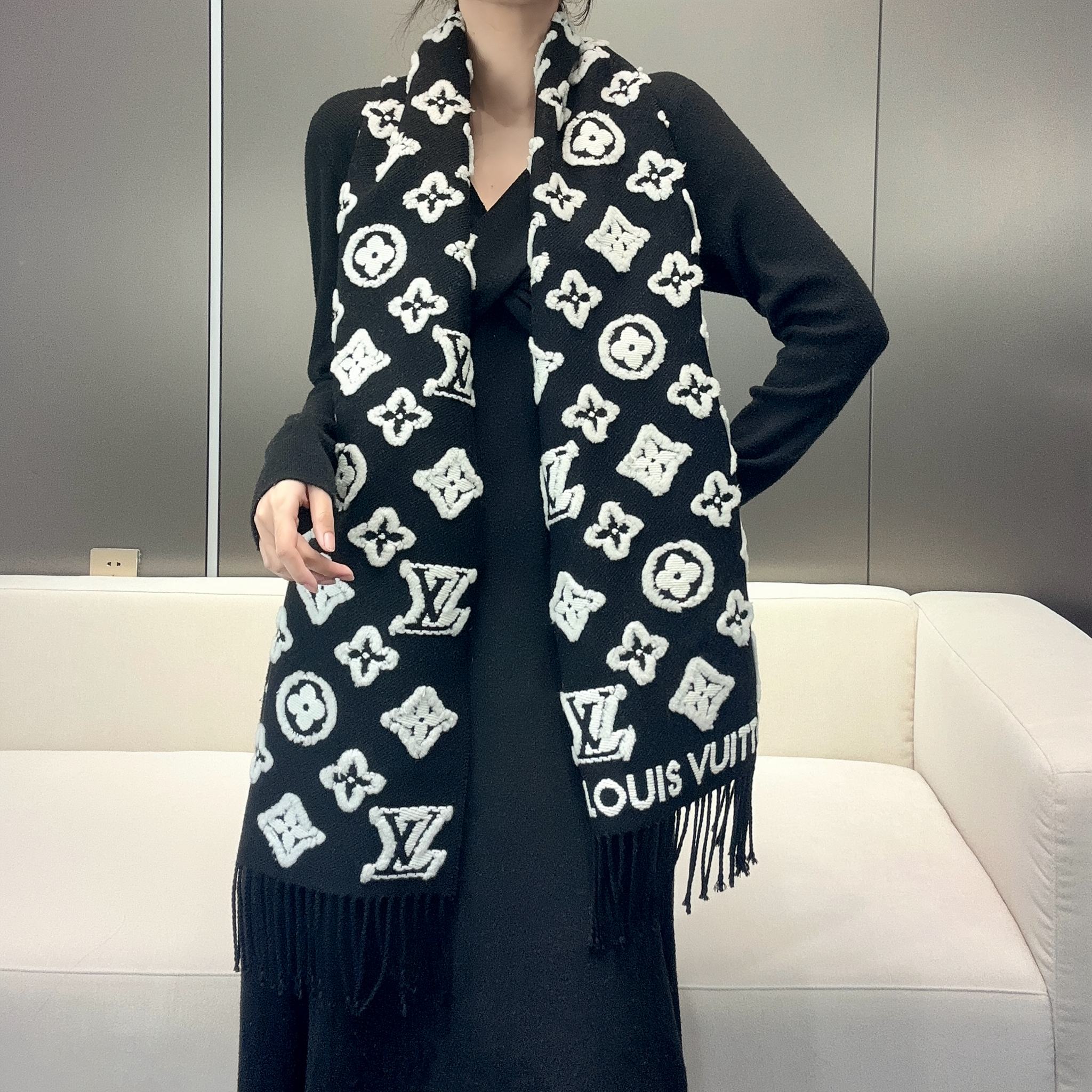 [TOP] Louis Vuitton LV Scarf 34 x 220 cm - Black
