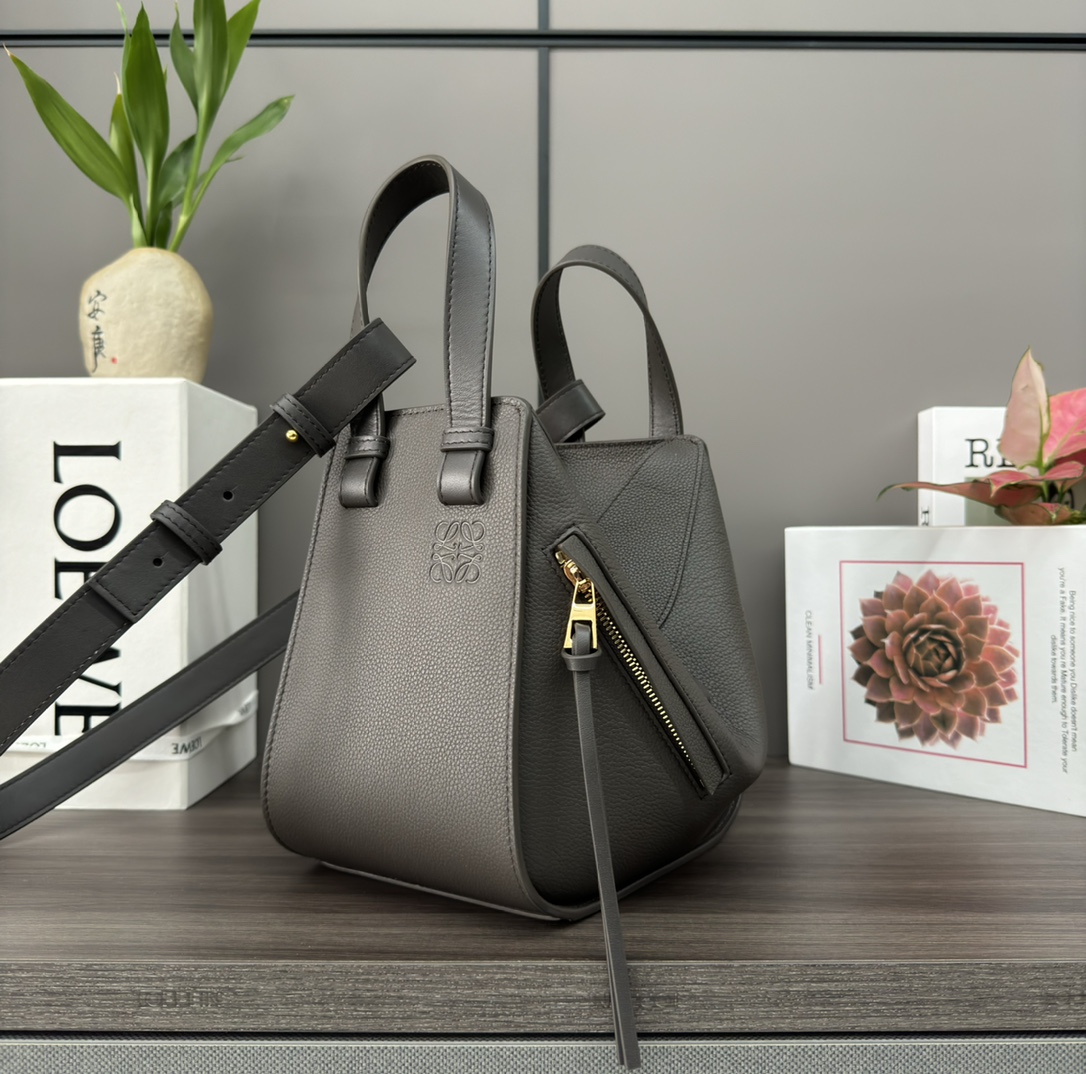 [TOP] LOEWE Hammock Bag 20x19x14cm - Black