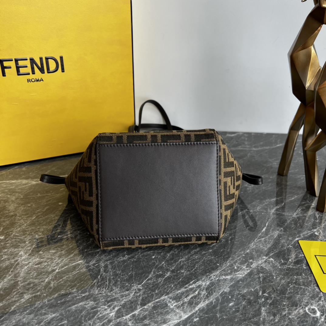 [TOP] FENDI Roll Bag 15*15*19cm - Brown
