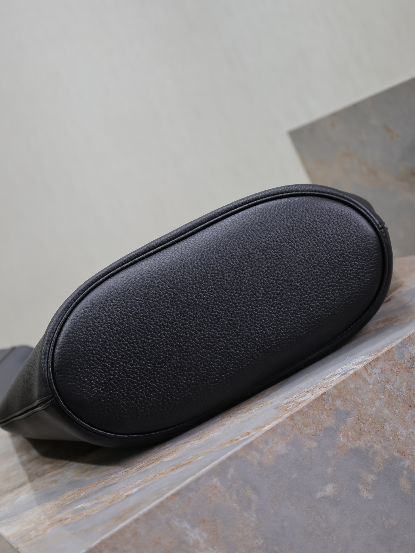 [TOP] Yves Saint Laurent YSL Large Bucket Hobo Bag 26×31.5×13.5cm - Black&GHW